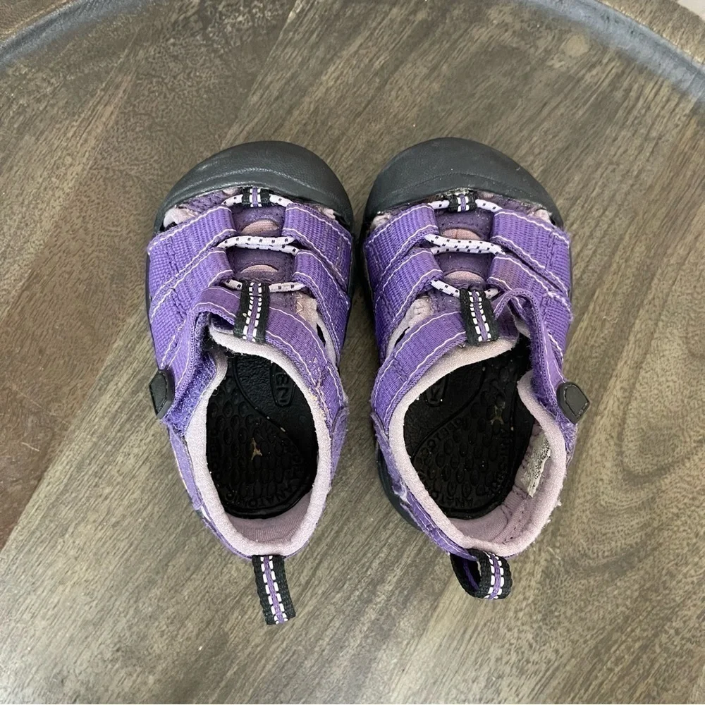 Keen Newport H2 Waterproof Sandals Size 4